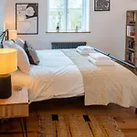 Stylish Quayside Apartment With River View