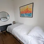 Stylish Quayside Apartment With River View